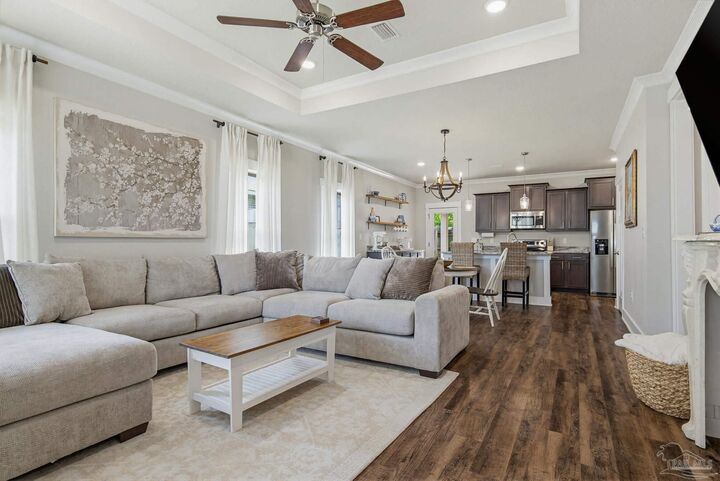 Property Photo:  445 Pemberton Ln  FL 32533 