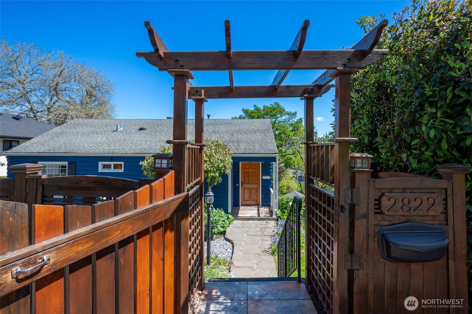 Property Photo:  2822  23rd Avenue W  WA 98199 