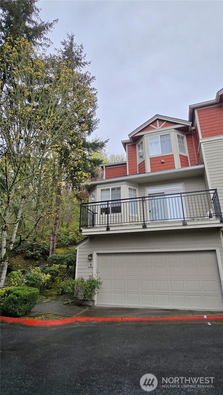 Property Photo:  2628  139th Avenue SE 9  WA 98005 