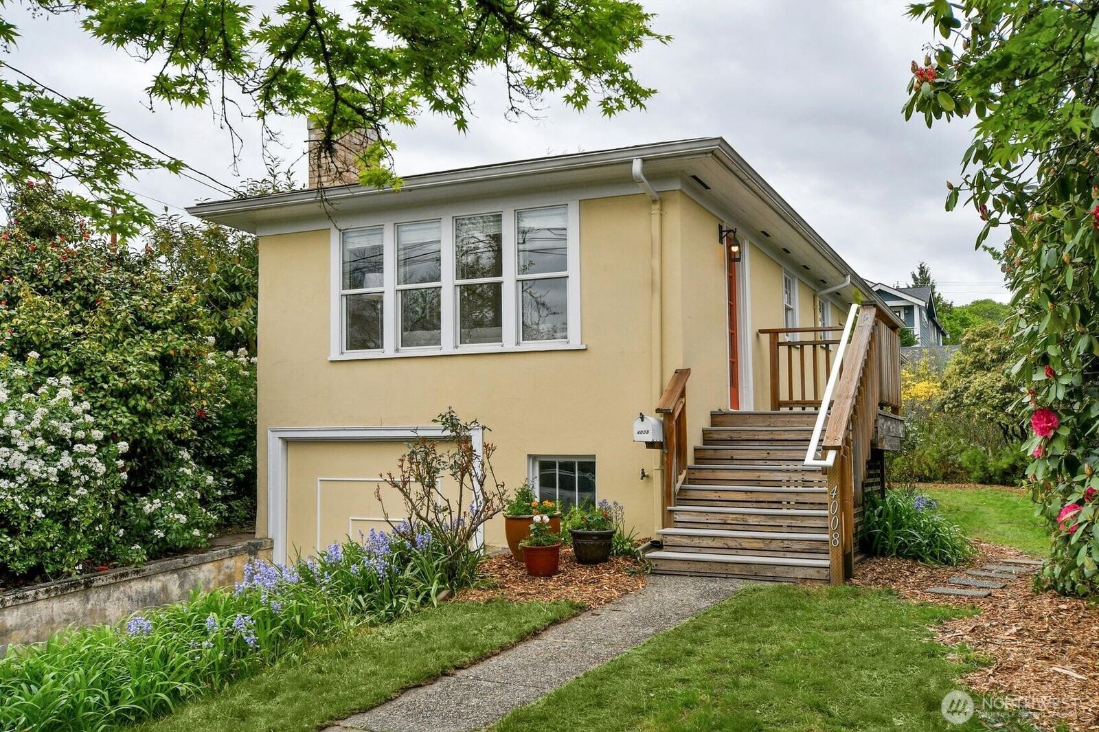 Property Photo:  4008 NE 56th Street  WA 98105 