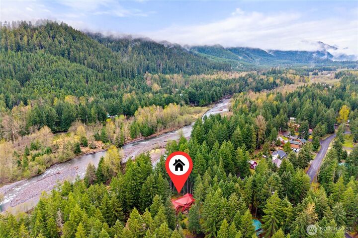 Property Photo:  62414  Corral Way  E  WA 98022 