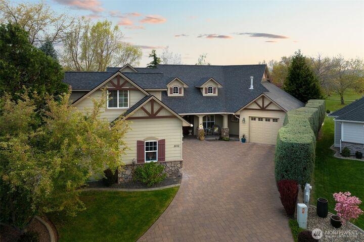 Property Photo:  8820  Braeburn Loop  WA 98903 
