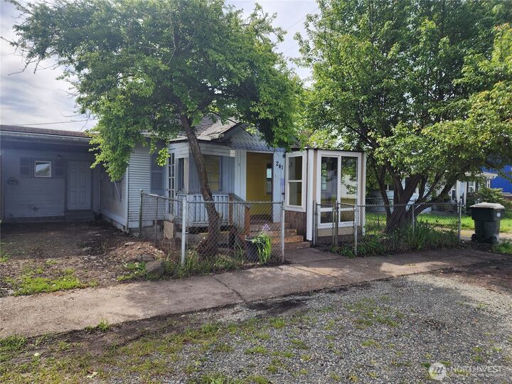 Property Photo:  241 SW 10th Street  WA 98532 