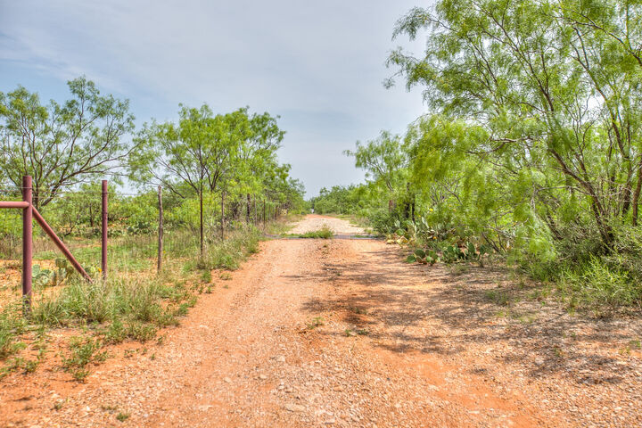 Property Photo:  1001 Mesquite Street  TX 76933 