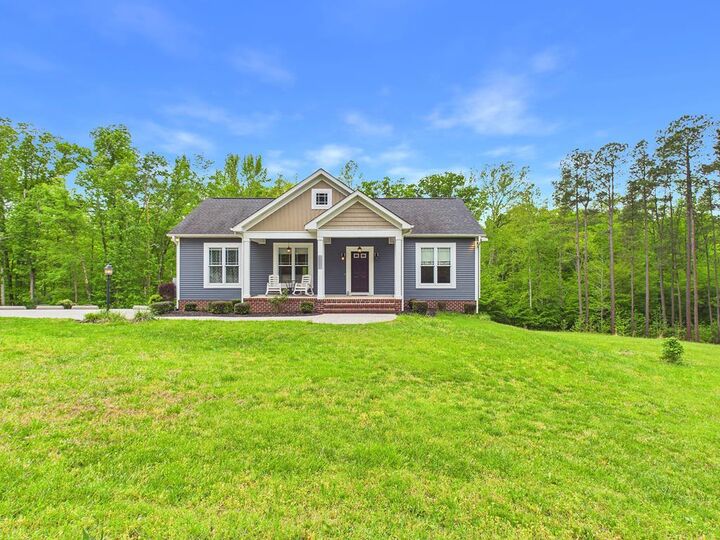 Property Photo:  208 Thomas Circle  VA 23901 
