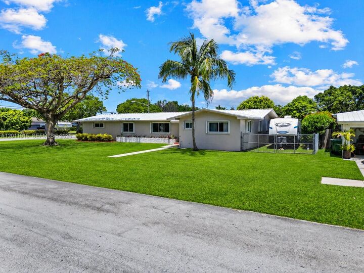 Property Photo:  81 NW 18th St  FL 33030 