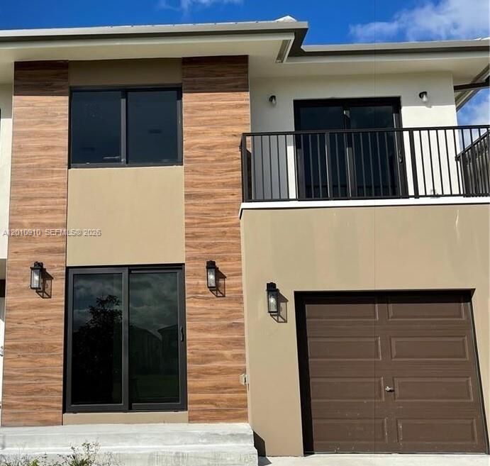 Property Photo:  238 NW 11th Ct  FL 33034 