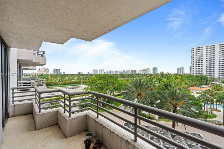 Property Photo:  3300 NE 191st St 609  FL 33180 