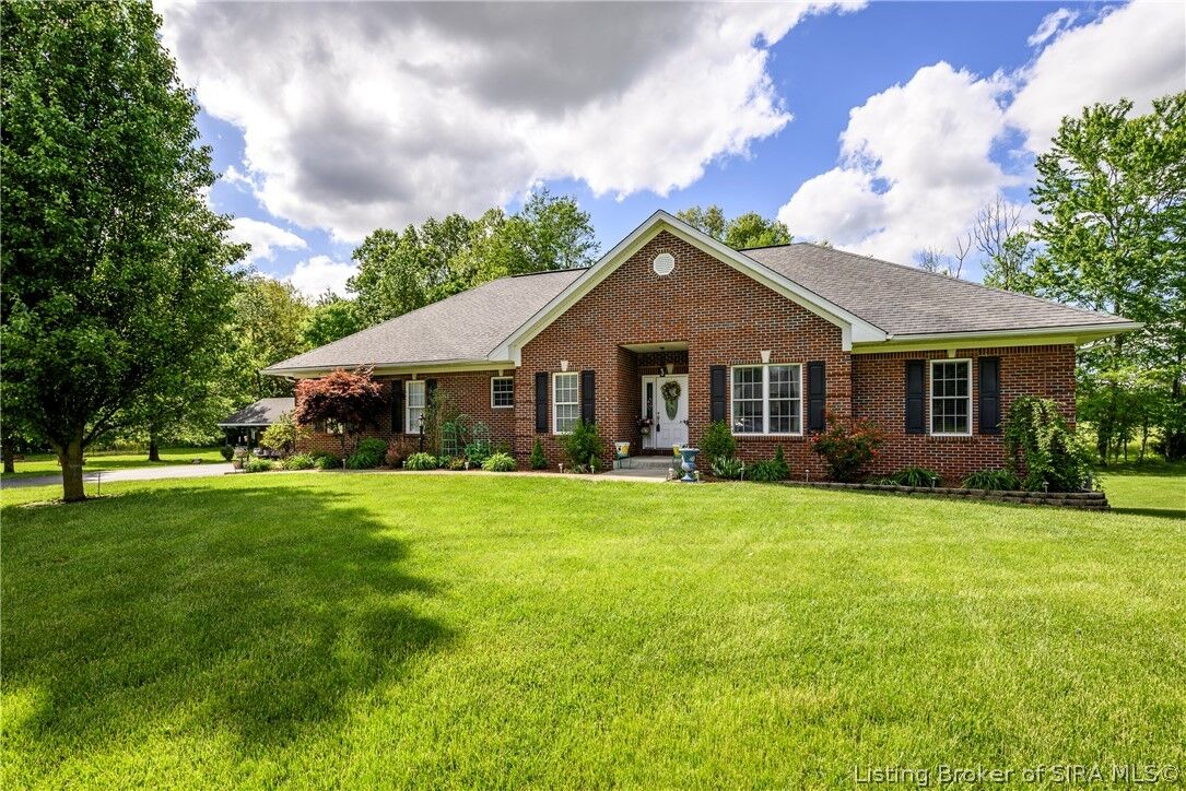 Property Photo: 2903 Glendale Court IN 47143