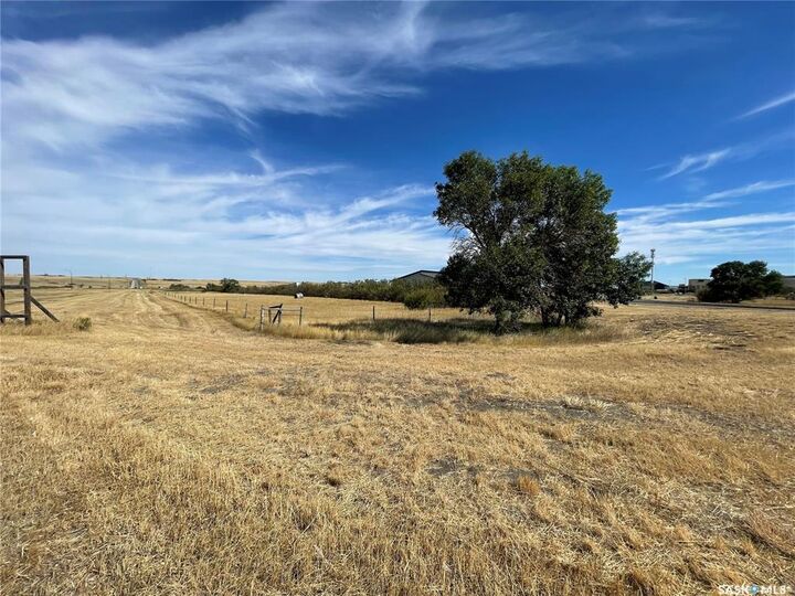 Property Photo:  814 Oasis Drive  SK S9H 5V6 