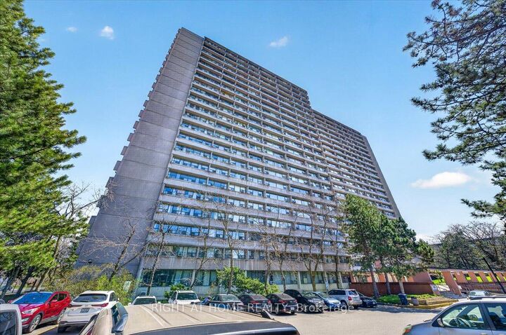 Property Photo: 100 Leeward Glenway 708 ON M3C 2Z1