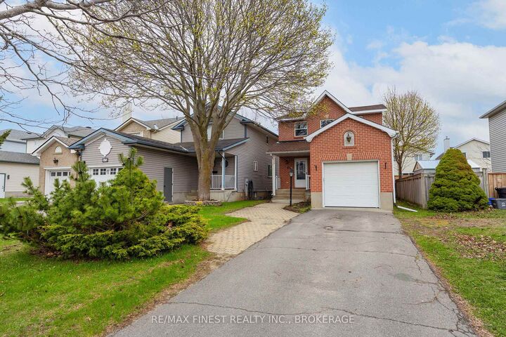 Property Photo: 870 Walker Court ON K7M 8L2