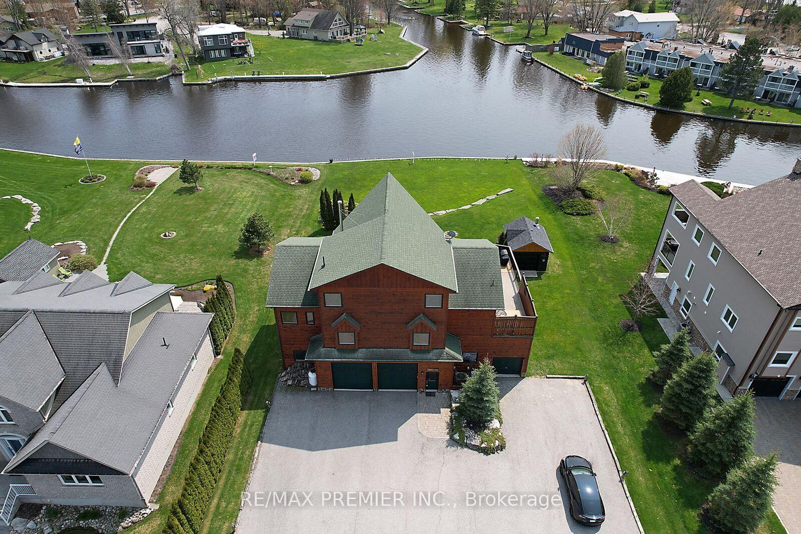 Property Photo: 31 Paradise Boulevard ON L0K 1B0
