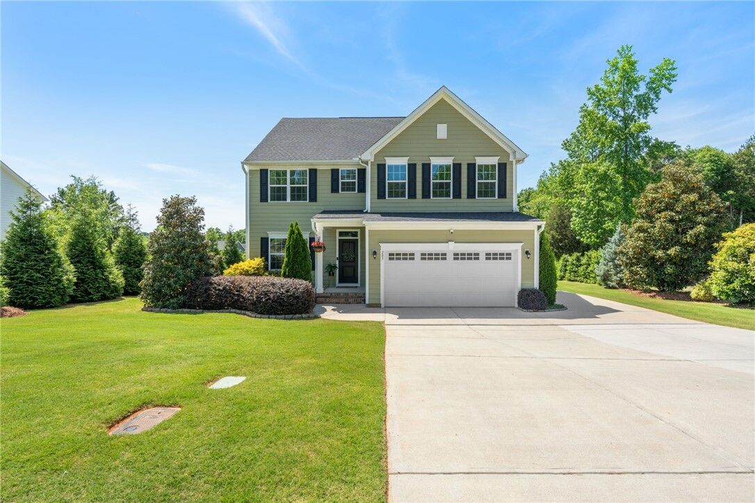 Property Photo: 207 Sparrow Drive SC 29673