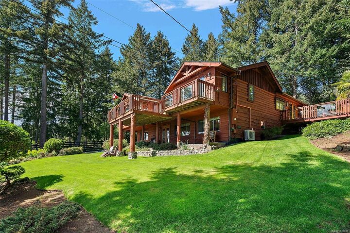 Property Photo:  539 Bayview Pl  BC V9L 5X7 