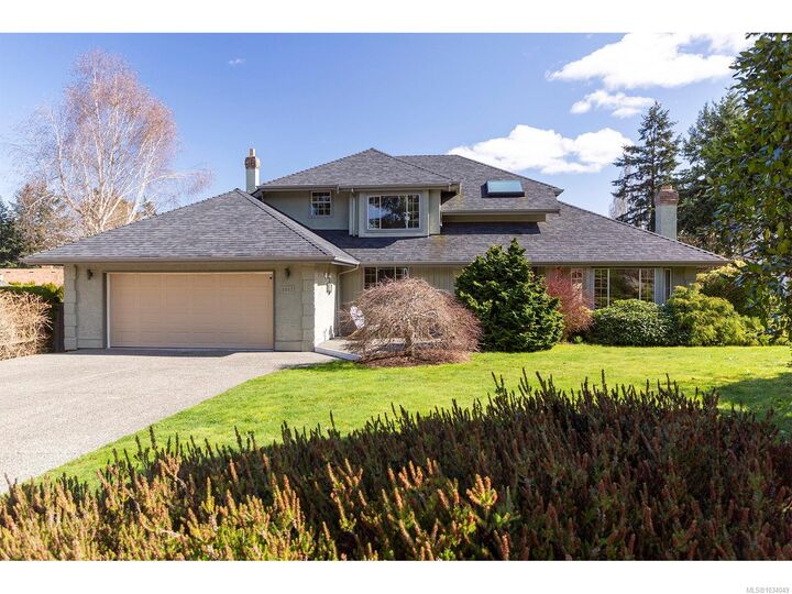 Property Photo: 5047 Benton Crt BC V8Y 2Z5