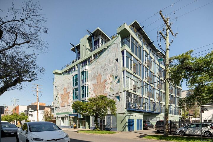 Property Photo:  1061 Fort St 511  BC V8V 5A1 