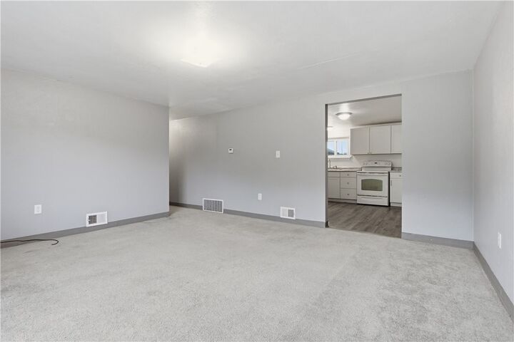Property Photo:  2911 Valley St  PA 15133 