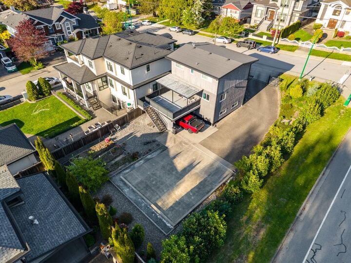 5987 Brantford Avenue — photo 1