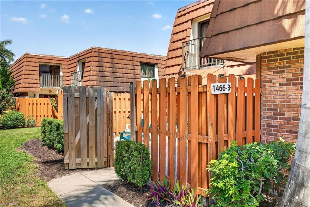 Property Photo:  1466 Park Shore Cir 3  FL 33901 