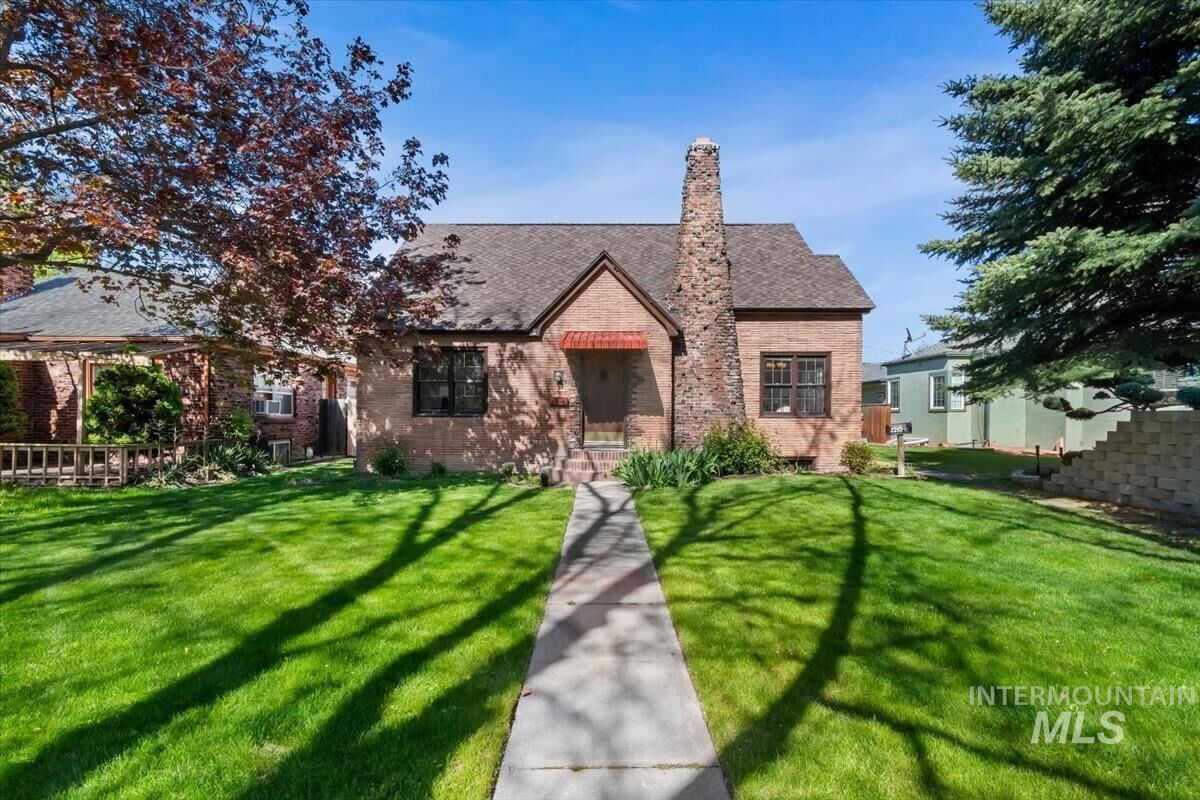 Property Photo:  2208 W State Street  ID 83702 
