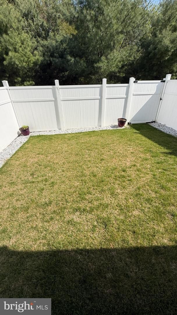 Property Photo:  4 Farm Field Lane  NJ 08081 