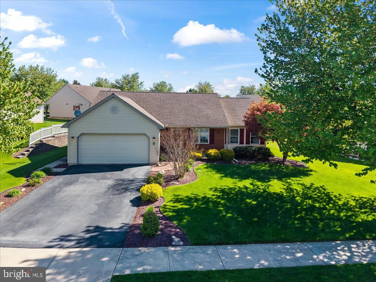 Property Photo: 6 Springhouse Drive PA 17067