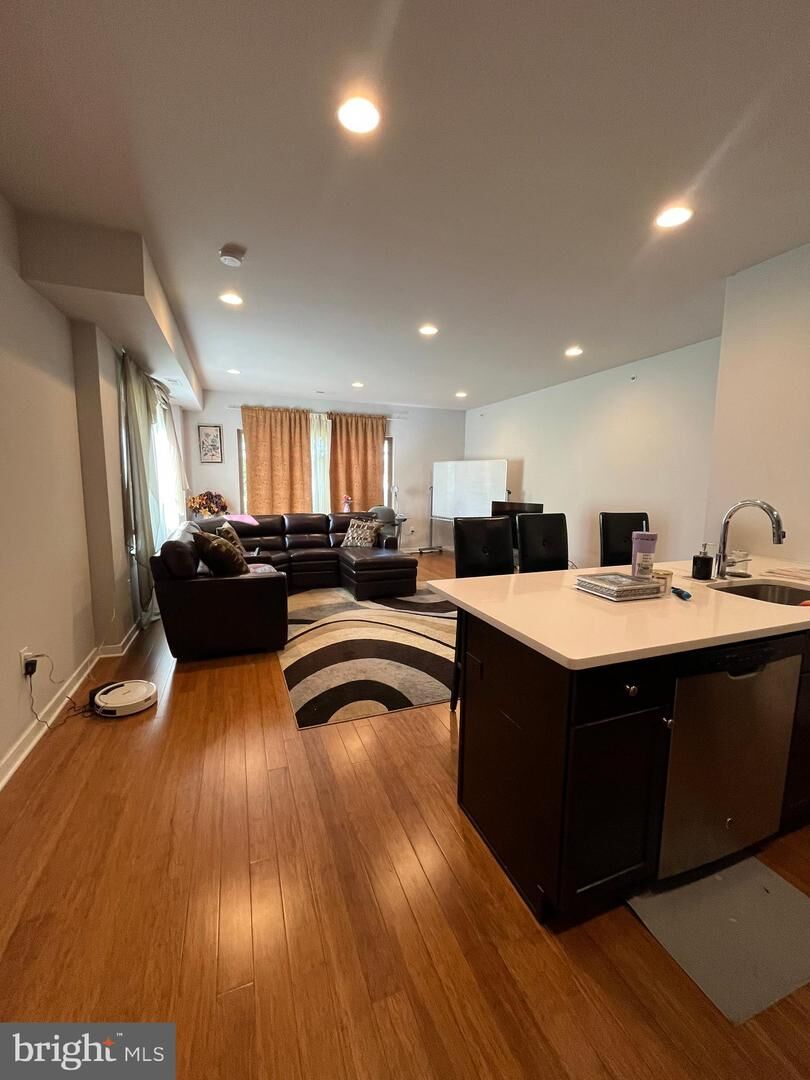 Property Photo:  1608 Ridge Avenue 401  PA 19130 