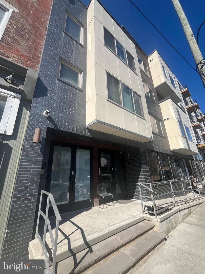 Property Photo:  1608 Ridge Avenue 401  PA 19130 
