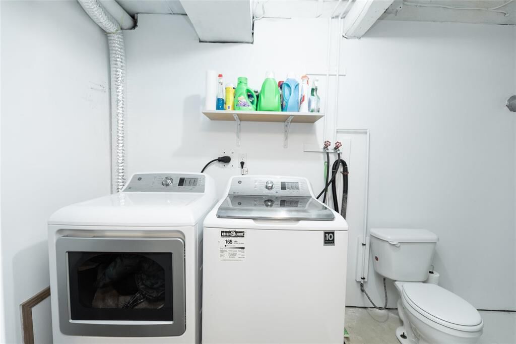 Property Photo:  785 Valour Road  MB R3G 3B1 