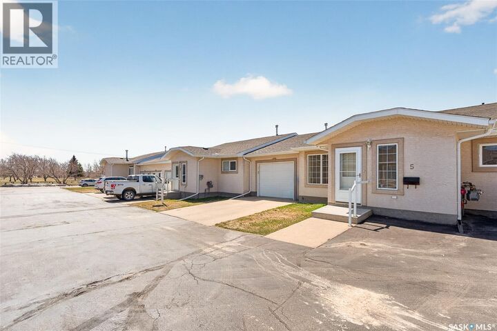 Property Photo:  5 212 Mulberry Lane  SK S6J 1N4 