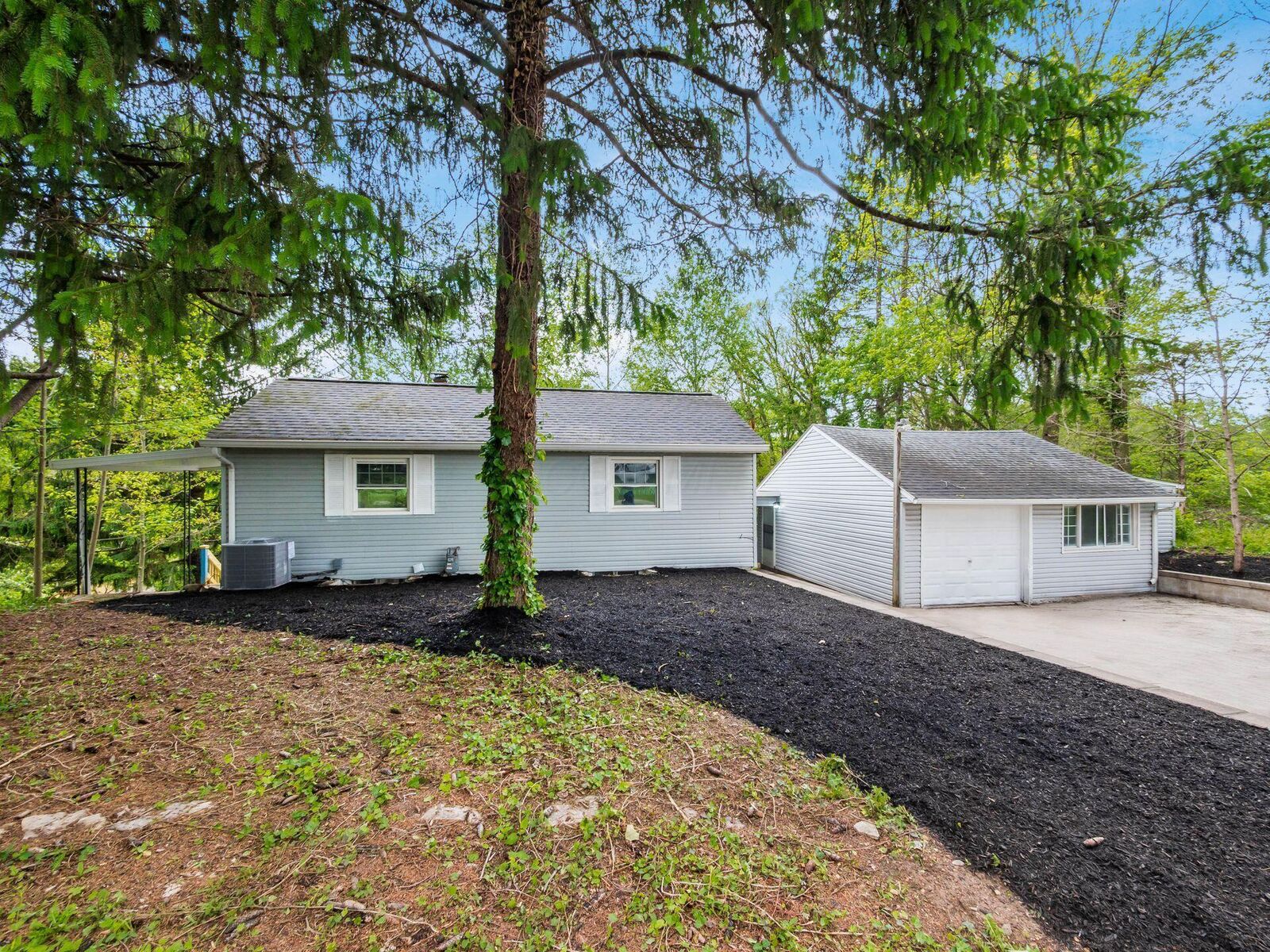Property Photo:  2471 Sunbury Road  OH 43219 