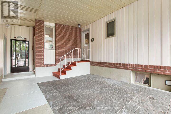Property Photo:  105 Queen Street  ON N4G 3H4 