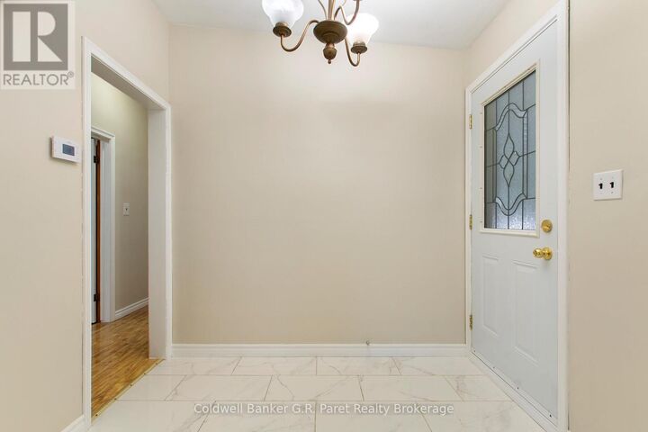 Property Photo:  105 Queen Street  ON N4G 3H4 