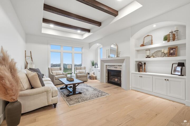 Property Photo: 3508 N Pinehurst Circle KS 66503