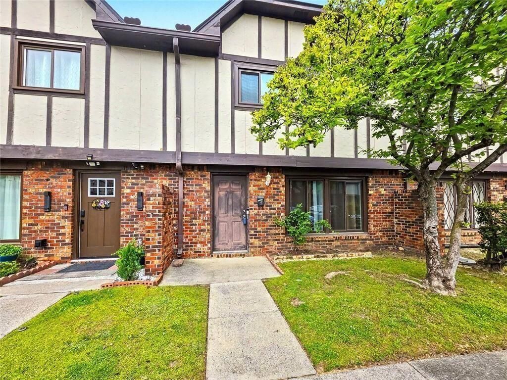 Property Photo:  1831 Ashborough Court SE B  GA 30067 