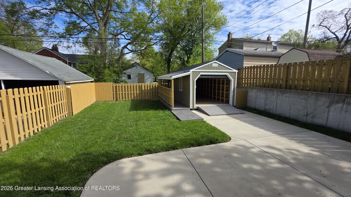 Property Photo:  1245 Parkview Street  MI 48912 