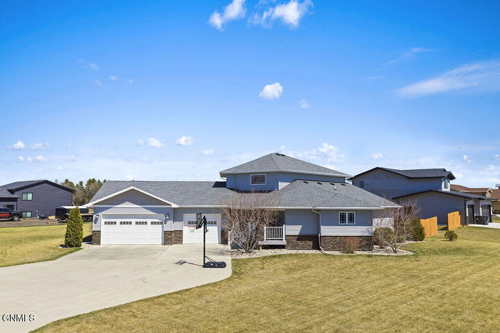 Property Photo:  505 7th Avenue SW  ND 58785 