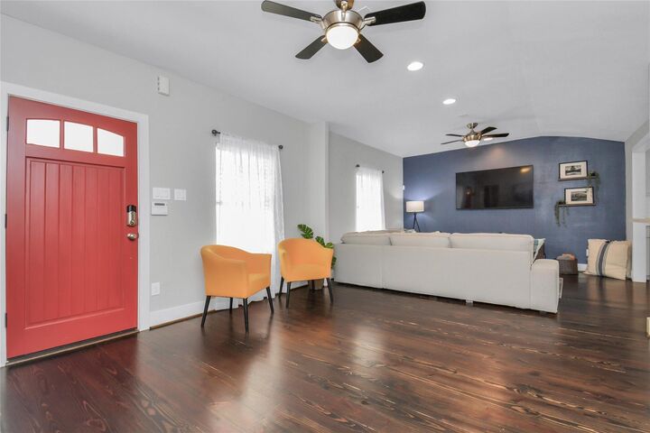 Property Photo:  5705 Cochran Street  TX 77009 