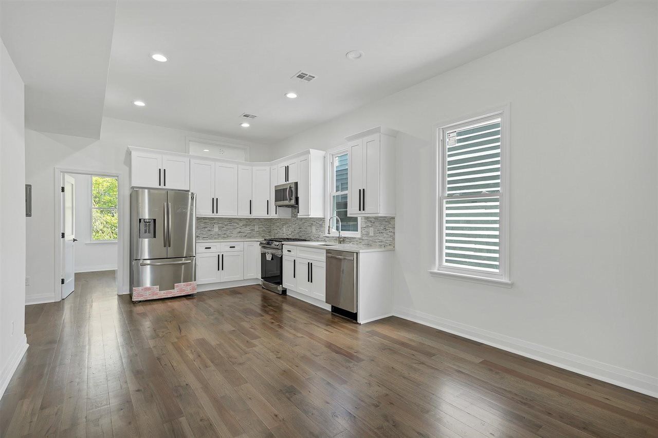 Property Photo: 208 Shippen St Apt 2 NJ 07086