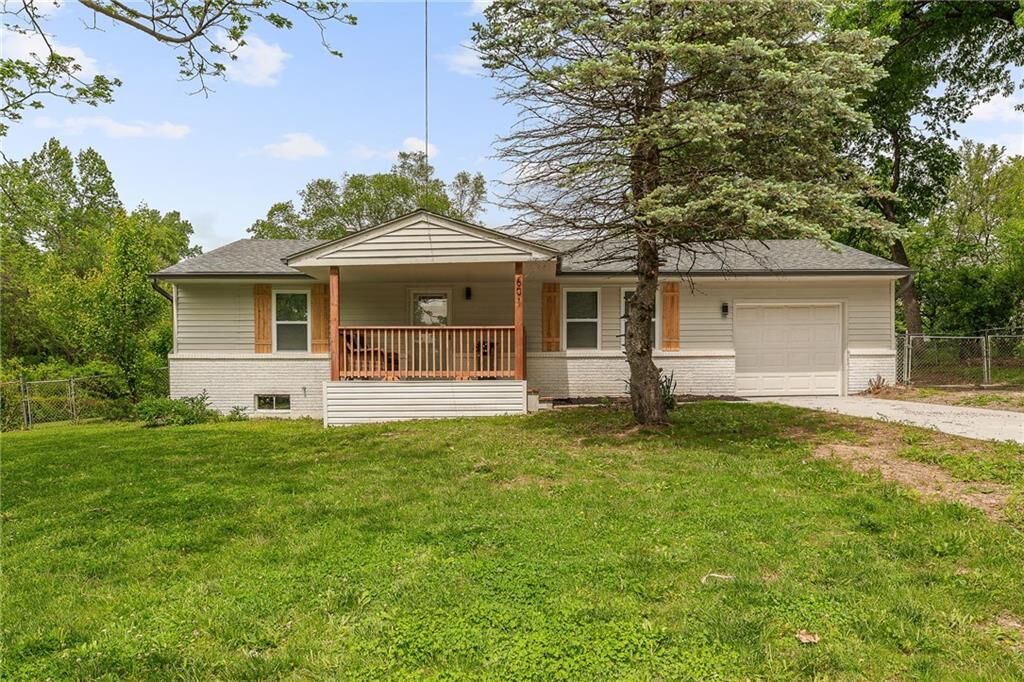 Property Photo:  601 E Eisenhower Road  KS 66043 