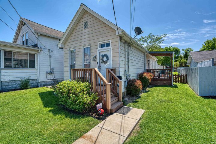 Property Photo:  2740 W Franklin Street  IN 47712 