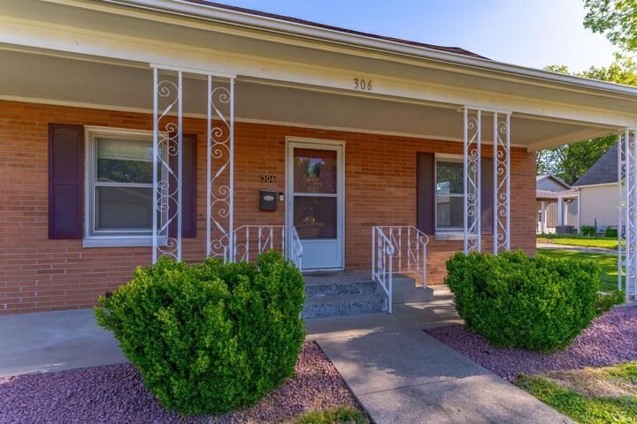 Property Photo:  306 E Vine Street  IN 47648 