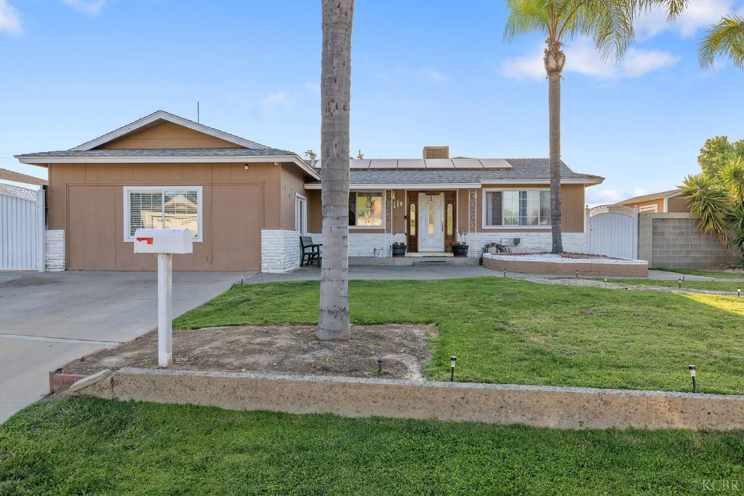 Property Photo:  11 S Byron  CA 93245 
