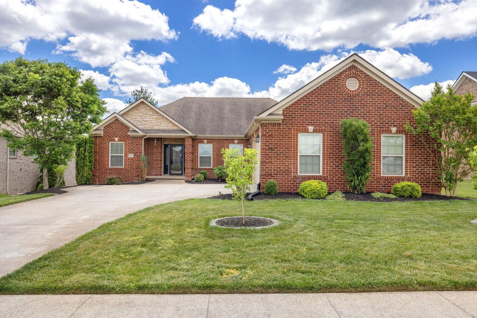 Property Photo: 619 Four Winds Drive KY 40475