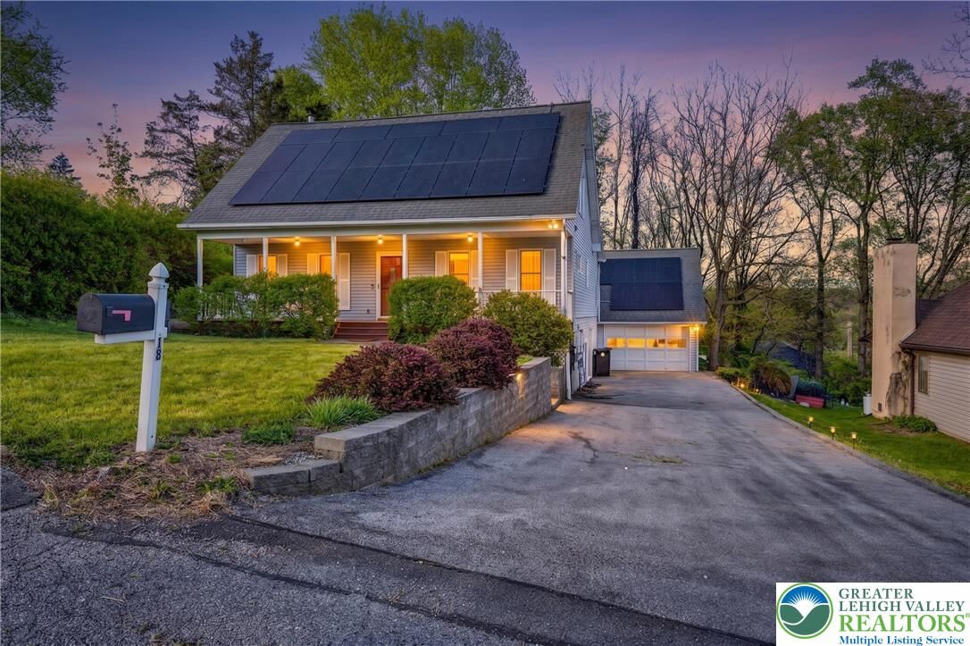 Property Photo:  18 Lenape Trail  PA 18343 