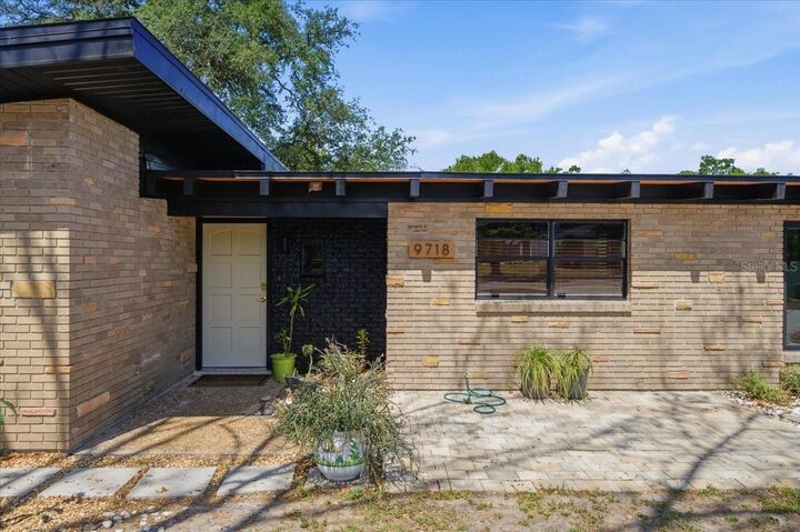 Property Photo:  9718 N Oregon Avenue  FL 33612 
