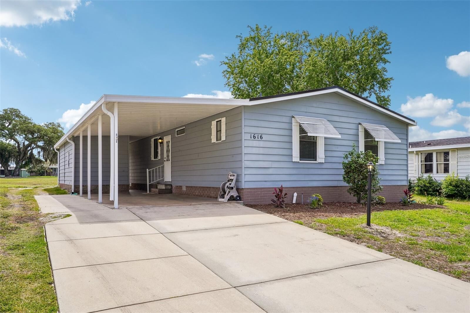 Property Photo: 1616 W Schwartz Boulevard FL 32159