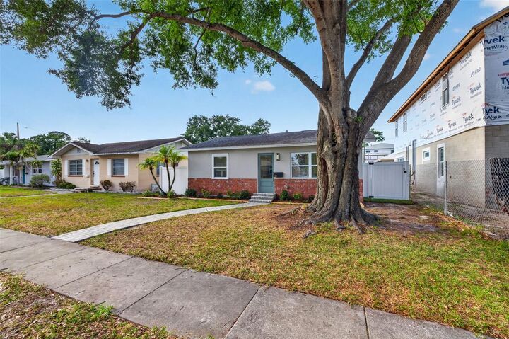 Property Photo:  861 45th Avenue N  FL 33703 