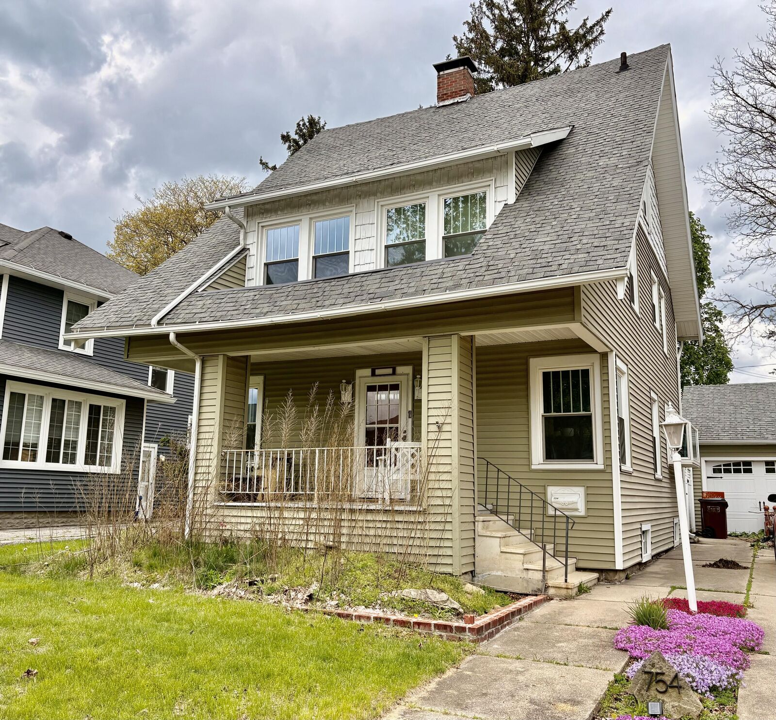 Property Photo: 754 Oakridge Drive MI 49203